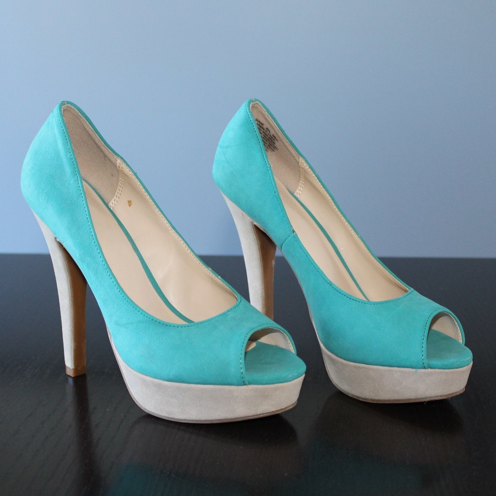 Turquoise and Beige Pumps